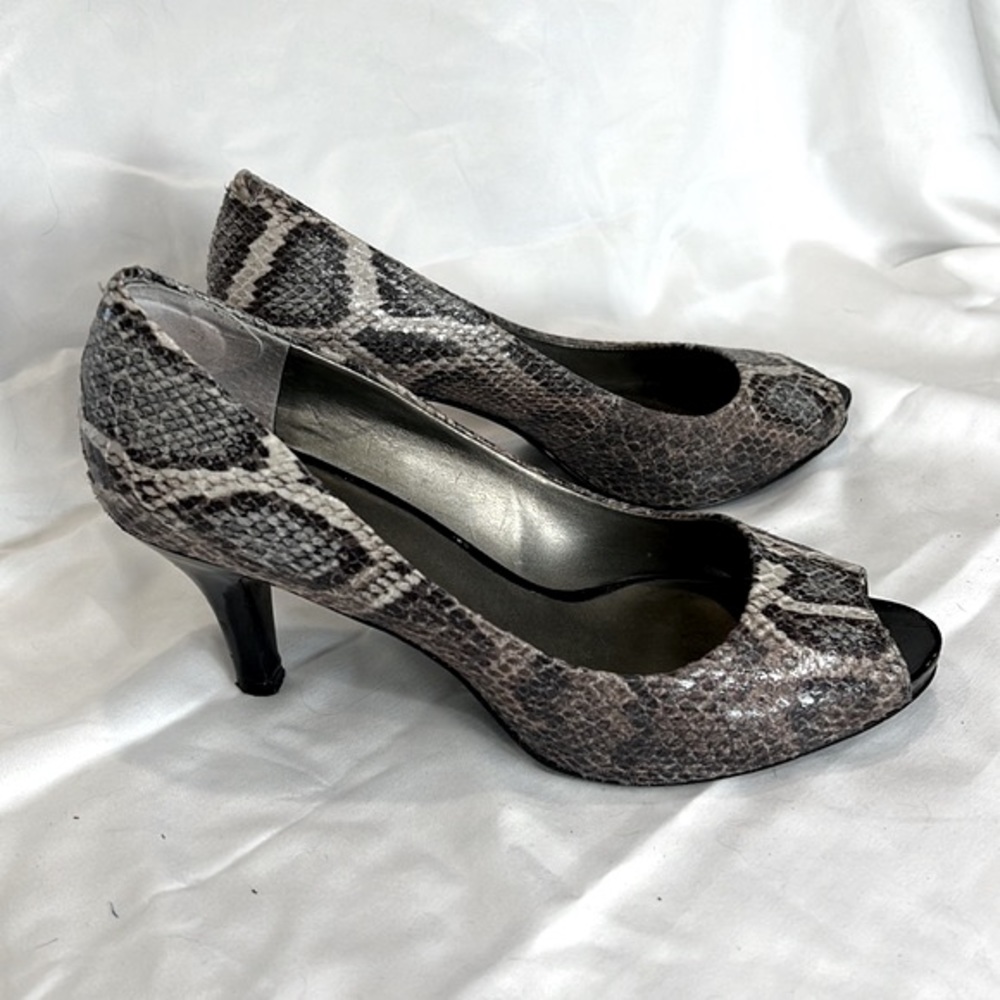 Bandalino Faux Python Heels, Brown Gray Tan Cream Print size 9